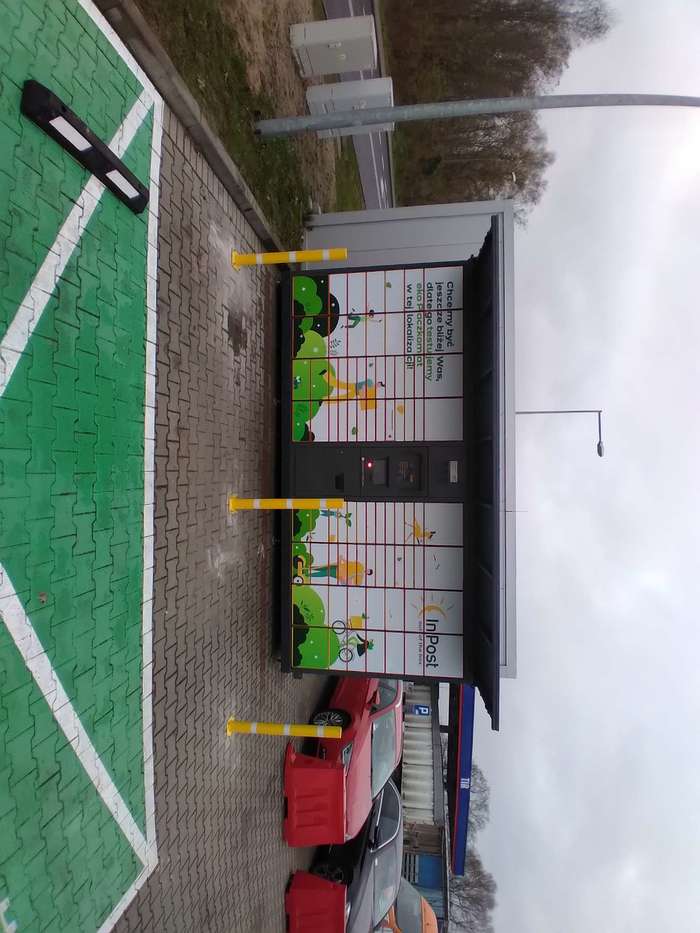 Paczkomat SZC02F Parking stacji MOYA