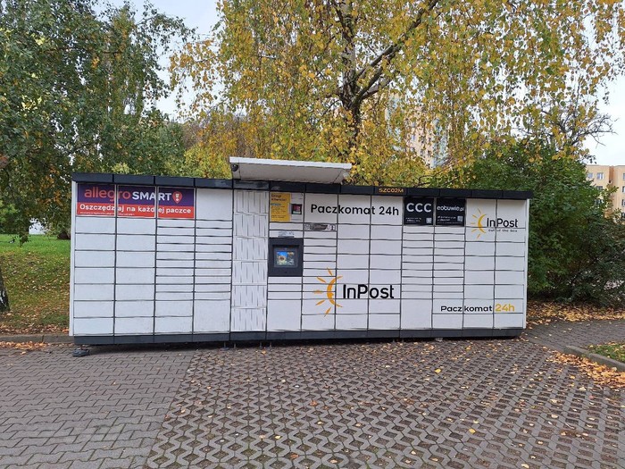 Parcel Locker SZC02M Na parkingu