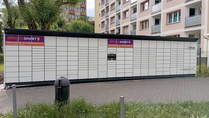 Paczkomat SZC11BAPP na terenie