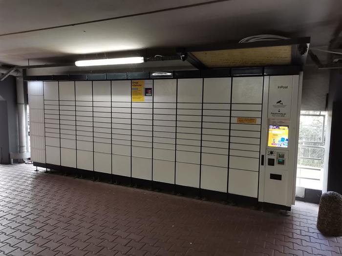 Paczkomat SZC12A Centrum Handlowe Galaxy parking naziemny