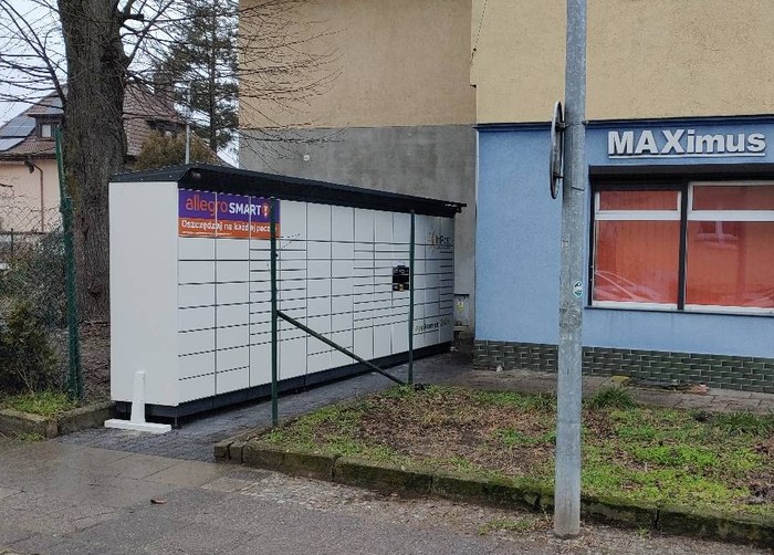 Paczkomat SZC12BAPP na posesji
