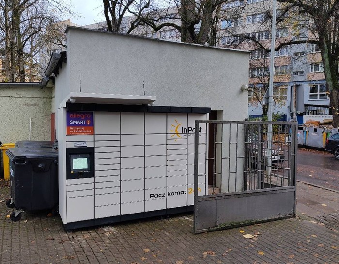 Поштомат SZC153M W bramie