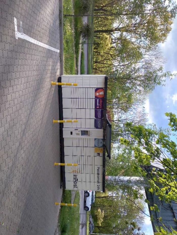 Paczkomat SZC21A Przy markecie Biedronka