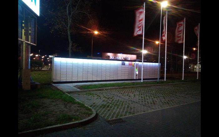 Parcel Locker SZC25A Na parkingu Parku Handlowego