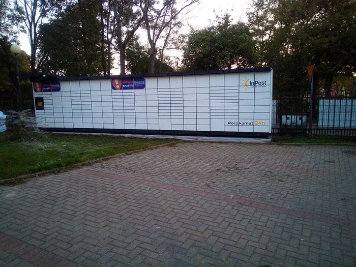 Parcel Locker SZC37M Na parkingu