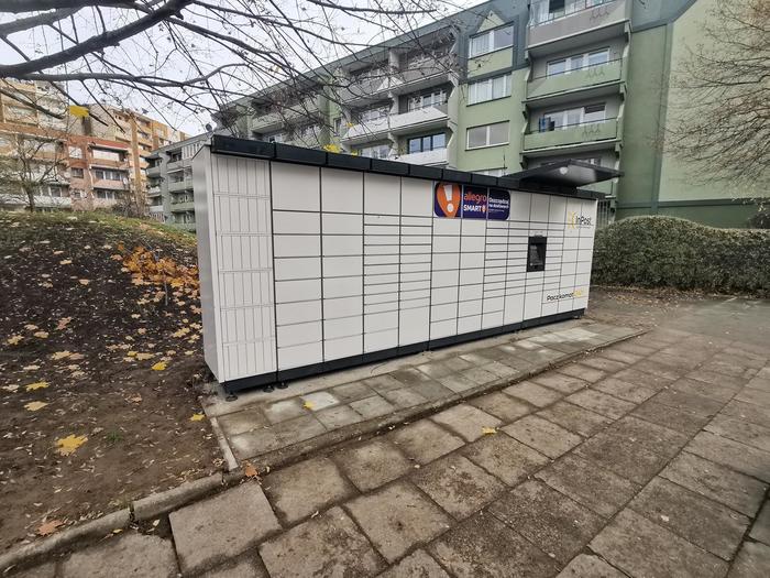 Parcel Locker SZC41M Przy parkingu budynku