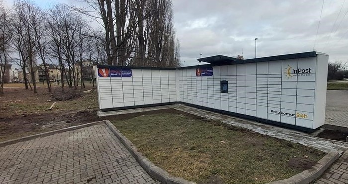 Paczkomat SZC54M Przy osiedlowym parkingu