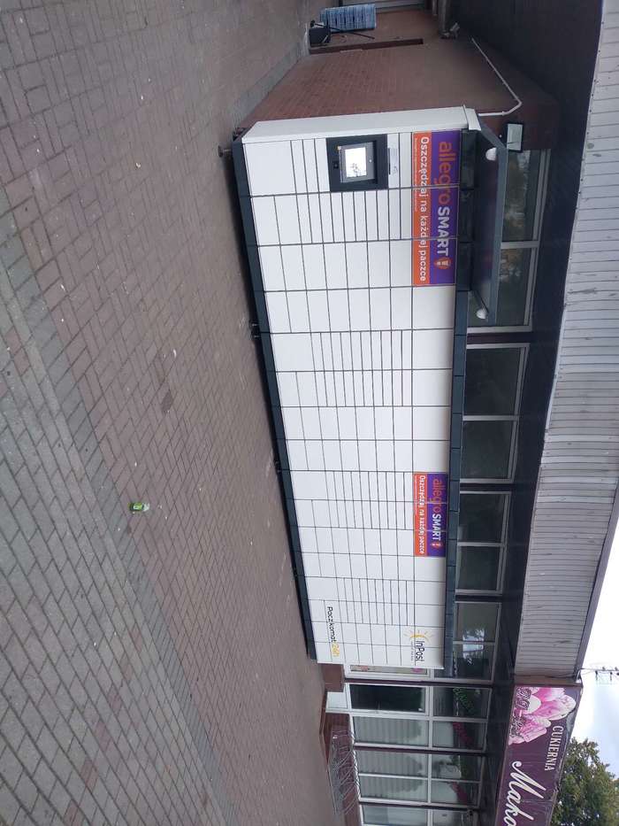 Parcel Locker SZC86M Przed cukiernią