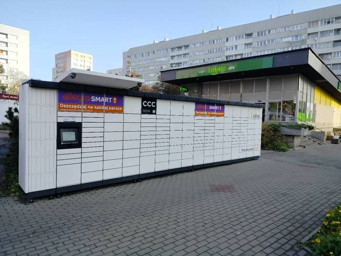 Поштомат SZC89M Na terenie Spółdzielni Mieszkaniowej "DĄB"