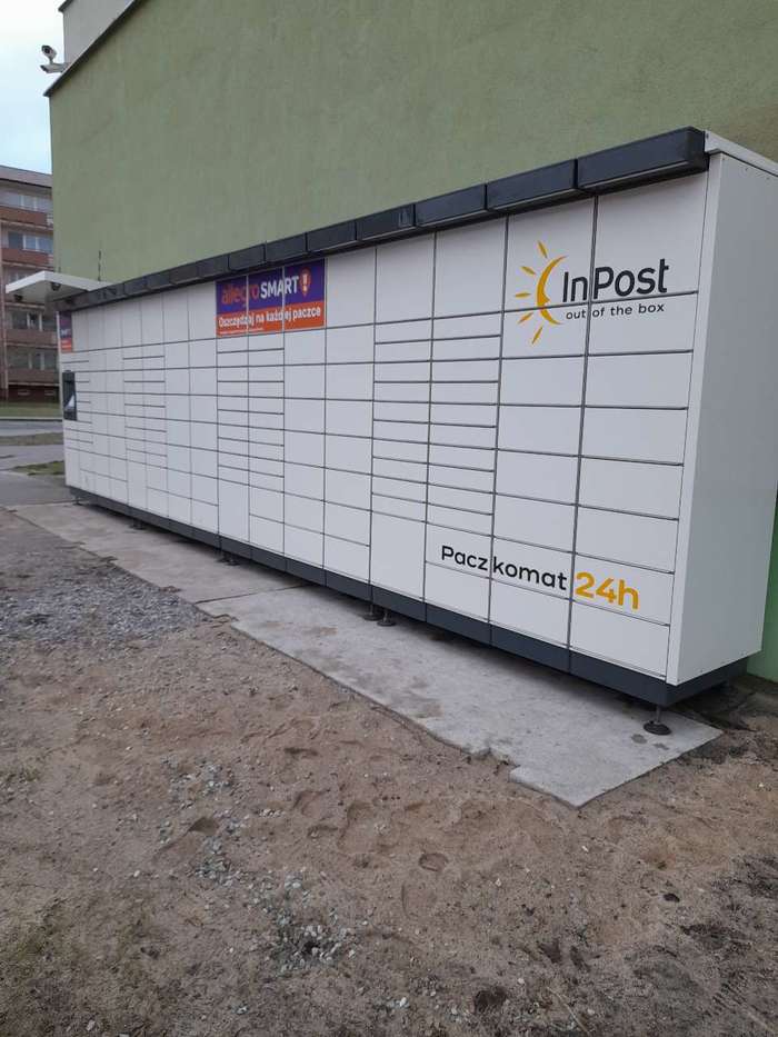 Поштомат SZC99M przy budynku nr 4 A