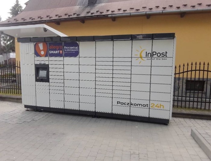 Paczkomat SZF01M sklep spożywczy przy Rynku w Szaflarach