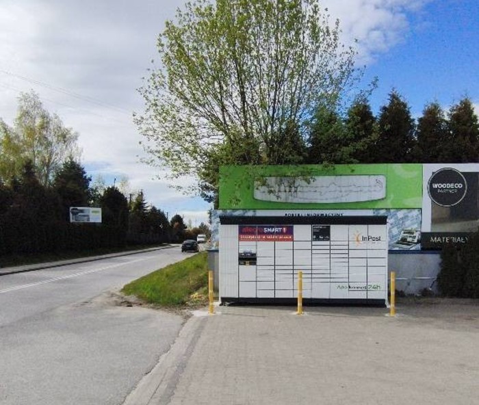 Paczkomat SZL01BAPP Na parkingu przy Biedronce