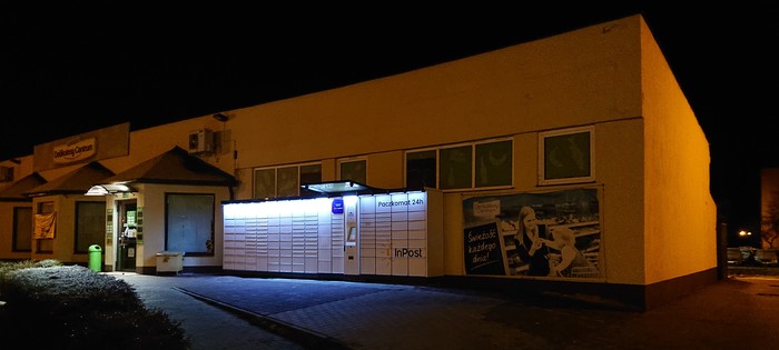 Paczkomat SZY02A Przy sklepie Delikatesy Centrum