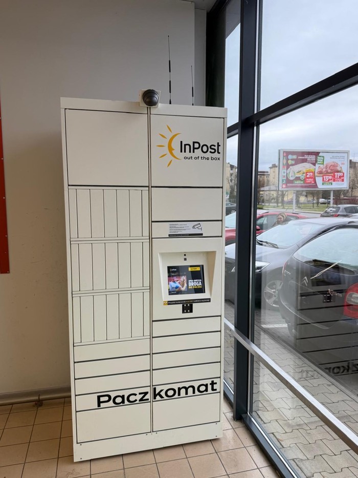 Поштомат TAR02HP Wewnątrz sklepu, przy kasach