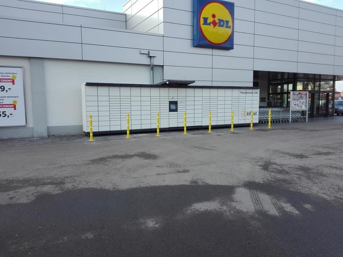 Paczkomat TAR02M Przy parkingu sklepu Lidl
