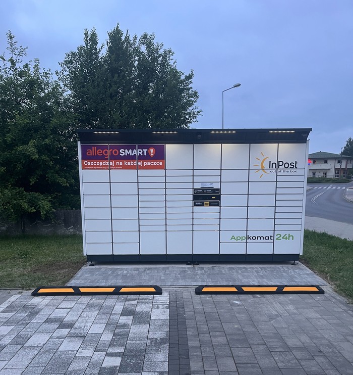 Paczkomat TAR04BAPP Przy sklepie  Run Shop