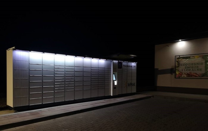 Paczkomat TAR07A Przy sklepie Delikatesy Centrum