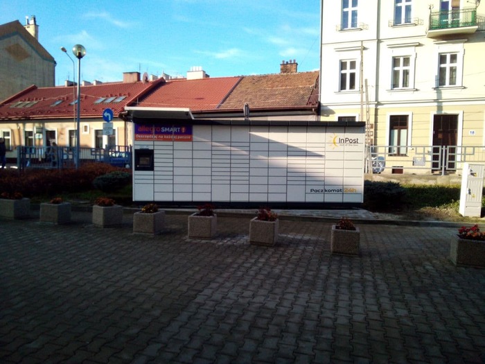 Paczkomat TAR28M Przy wjeździe nr 2 od ulicy Goldhammera Budynek E/Basen