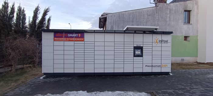 Paczkomat TAR47M Parking Marketu Aldi