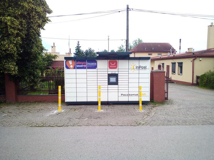 Paczkomat TBL01M Przed piekarnią Matyga