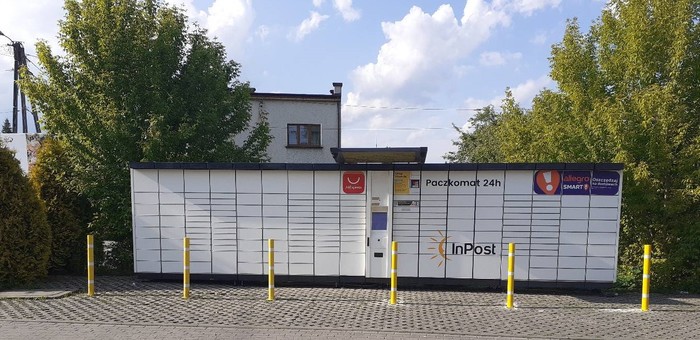 Paczkomat TCH01A Na parkingu Galerii Tuchowskiej