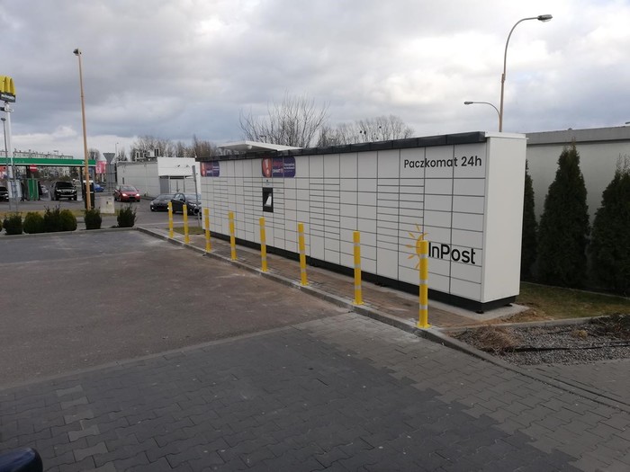 Paczkomat TCZ05M Przy parkingu Lidla