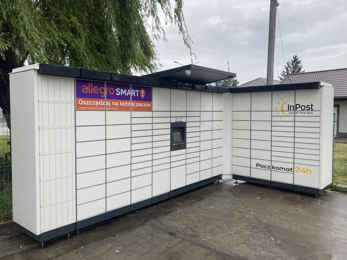 Paczkomat TEE03M Parking przy firmie SAGA