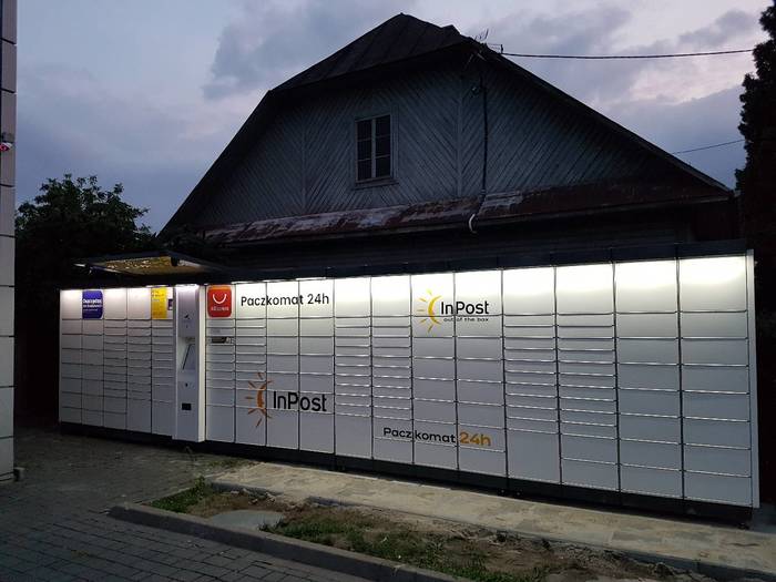 Paczkomat TER01A Przy wejściu