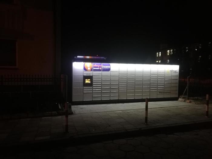 Paczkomat TGN02M Na posesji prywatnej