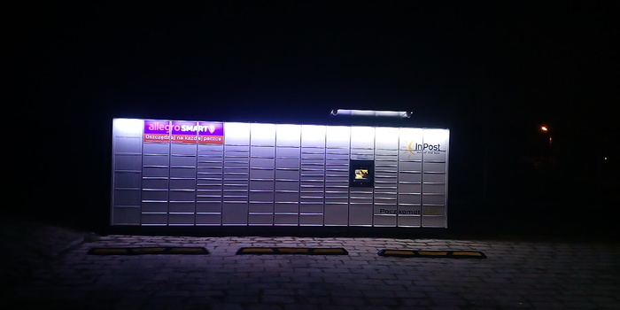 Paczkomat TLZ01M Parking z tyłu sklepu AniA