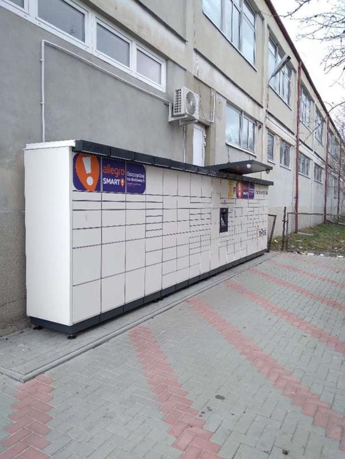 Paczkomat TML04M Przy budynku Tomspin