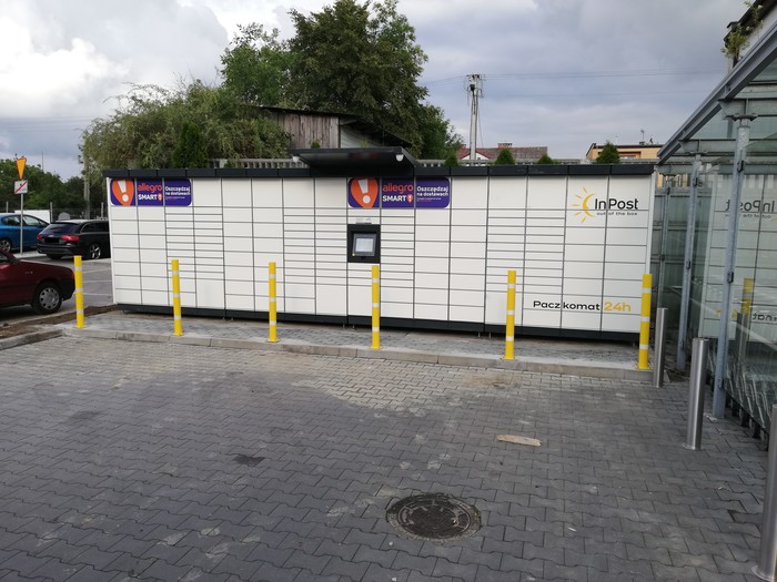 Paczkomat TMS05M Na parkingu przy Lidlu