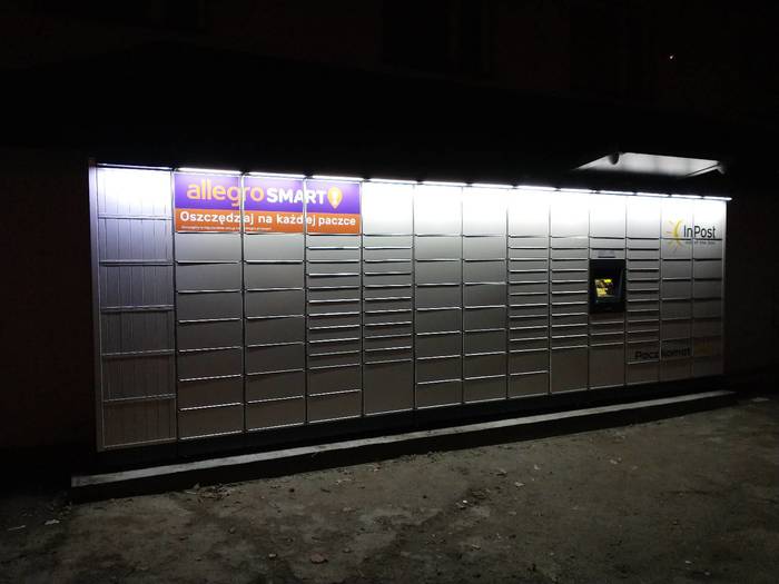 Paczkomat TMS15M Na parkingu za apteką Salubris