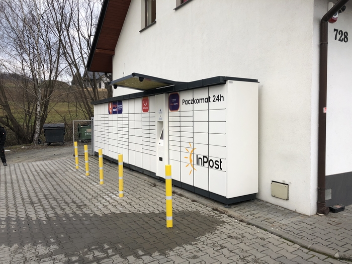 Paczkomat TOK01A Przy sklepie Delikatesy Centrum