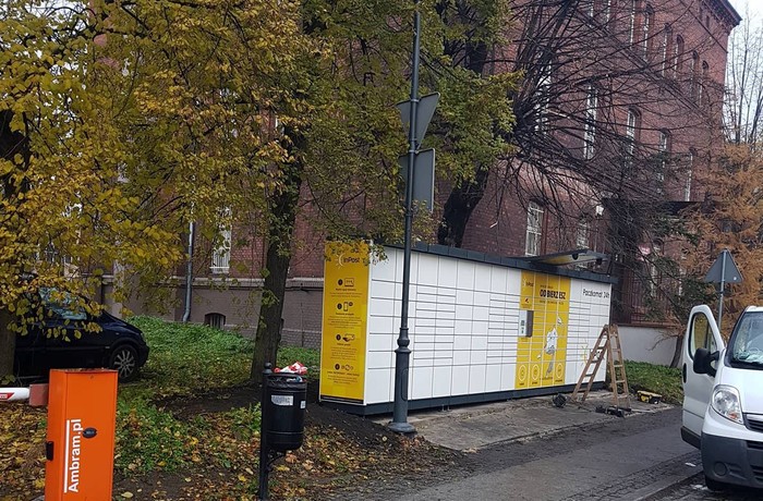 Paczkomat TOR08N Przy parkingu przy niepublicznym przedszkolu