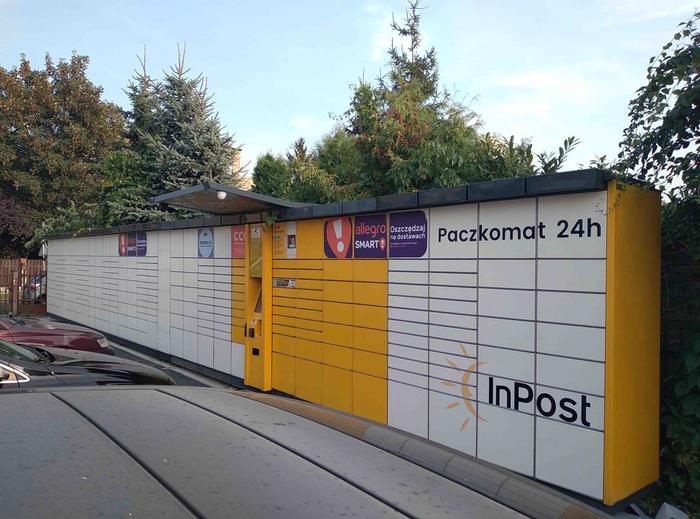 Paczkomat TOR09A Na parkingu Żabki
