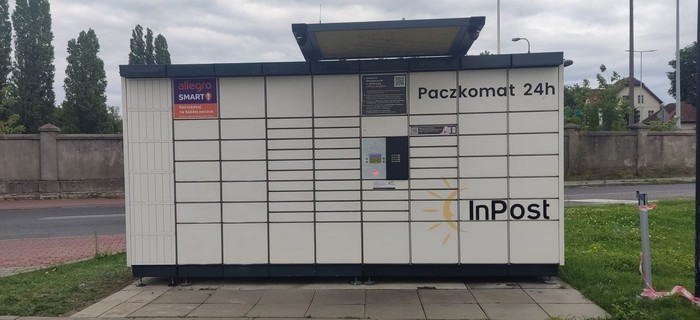 Paczkomat TOR12N Przy markecie Decathlon
