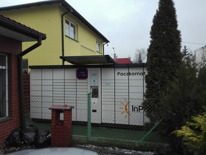 Parcel Locker TOR14A Na parkingu Jarbass, wejście od ul. Łubinowej