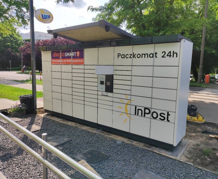 Paczkomat TOR18N Przy sklepie Żabka