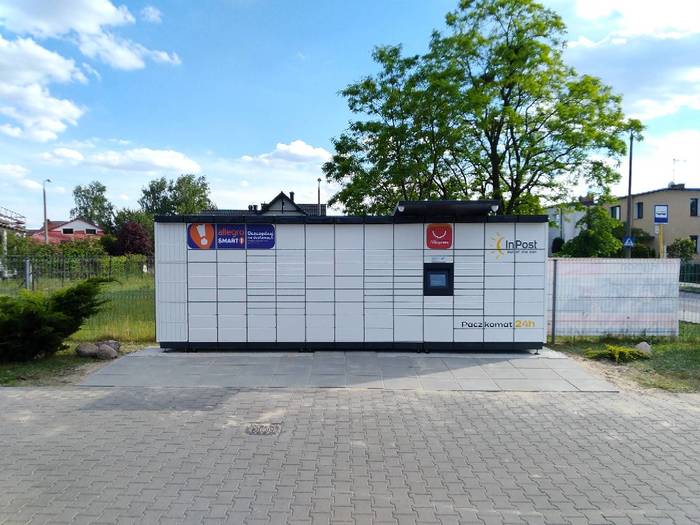 Paczkomat TOR20M Obok myjni samochodowej