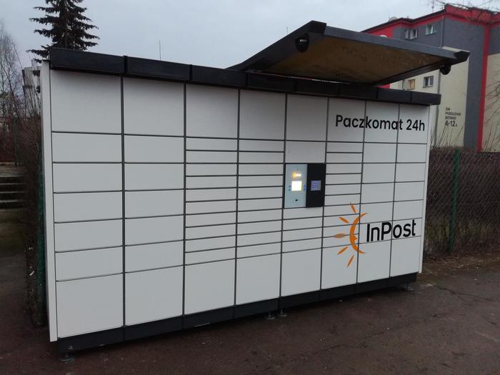 Paczkomat TOR21N Przy banku PKO SA i przychodni