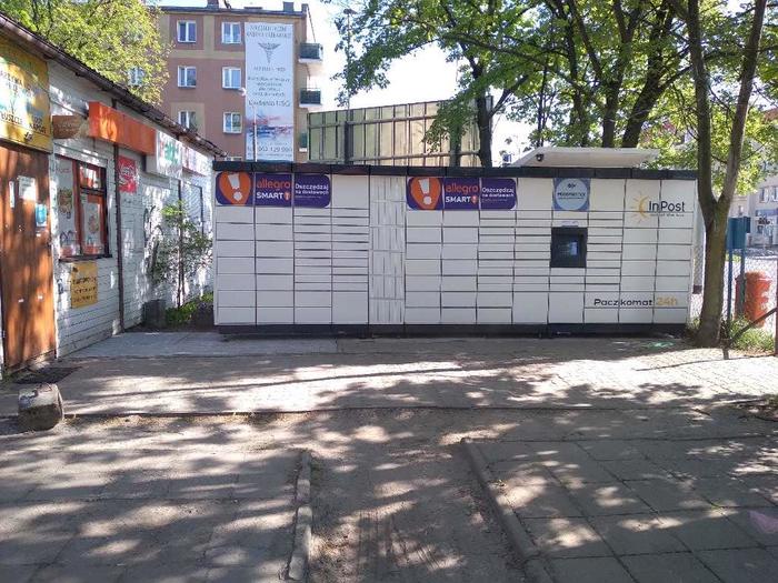 Paczkomat TOR22M Przy sklepie spożywczym ABC