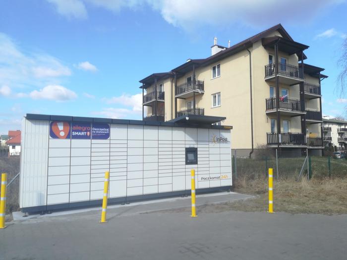 Paczkomat TOR23M Obok myjni Banieczka