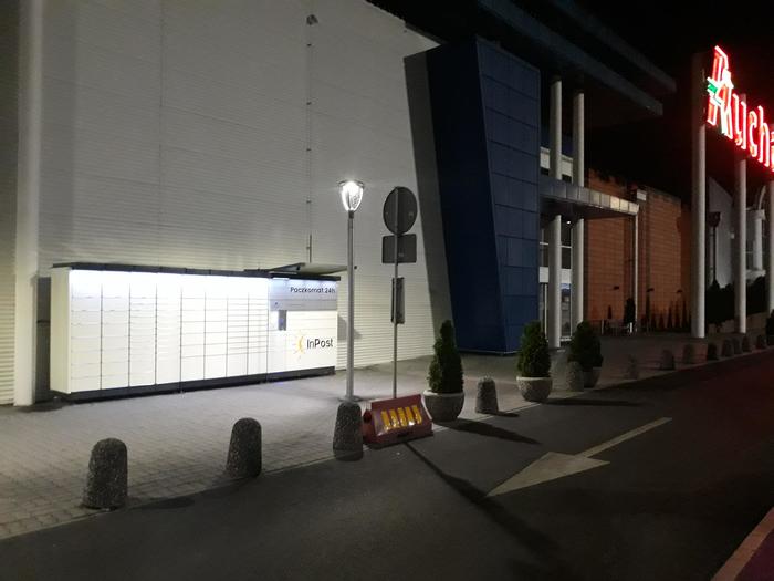Paczkomat TOR25N Przy Centrum Handlowym Kometa