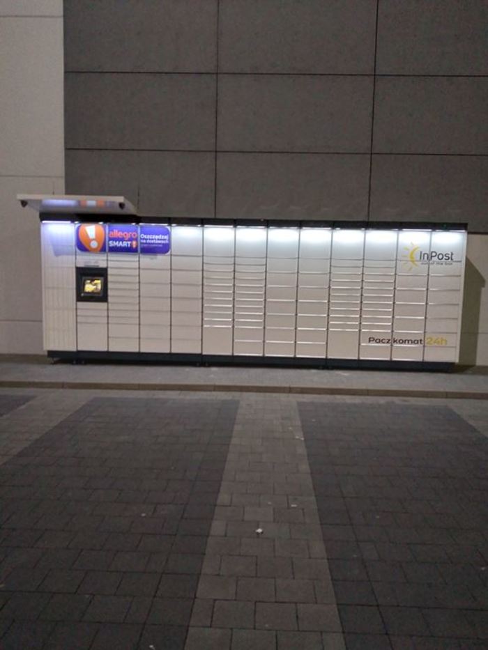 Paczkomat TOR29M Na parkingu Kaufland