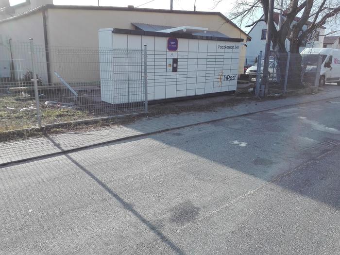 Paczkomat TOR31N Przy sklepie Żabka