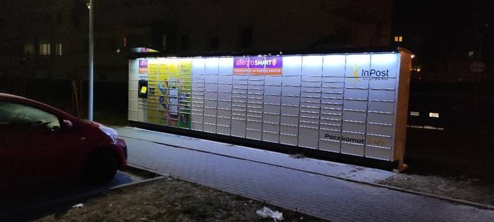 Paczkomat TOR49M przy bloku nr 2