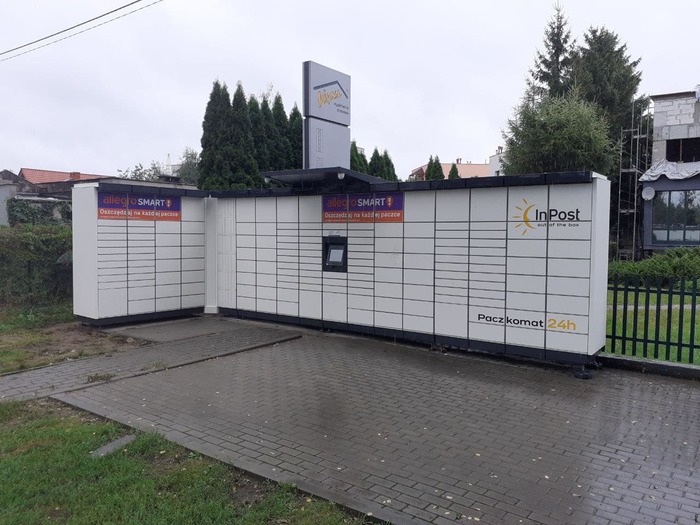 Поштомат TOR51M na parkingu przy Veyna
