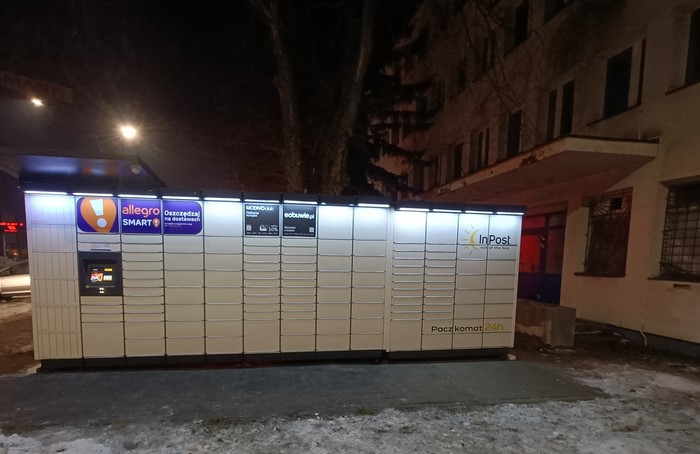 Parcel Locker TRA07M Przed bramą Stacji Paliw - PSB Mrówka Tarnobrzeg, przy budynku