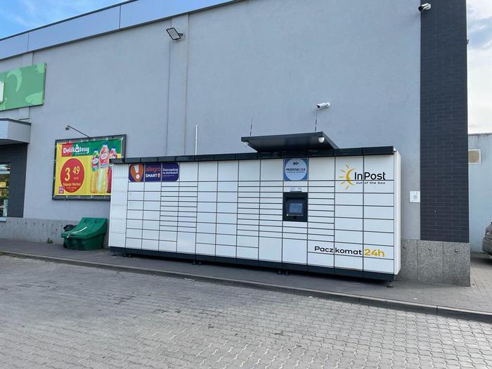 Paczkomat TRA09M Przy Delikatesach Centrum